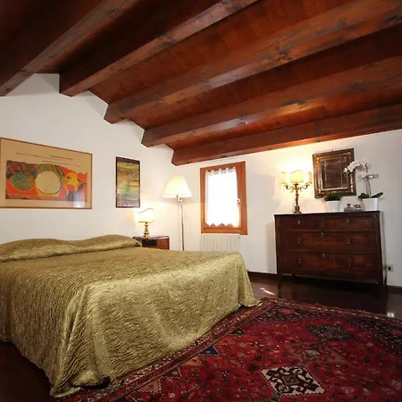Frari Canal View Apartamento